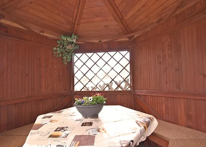 Gorgeous In Sohl With Garden بيت للعطل